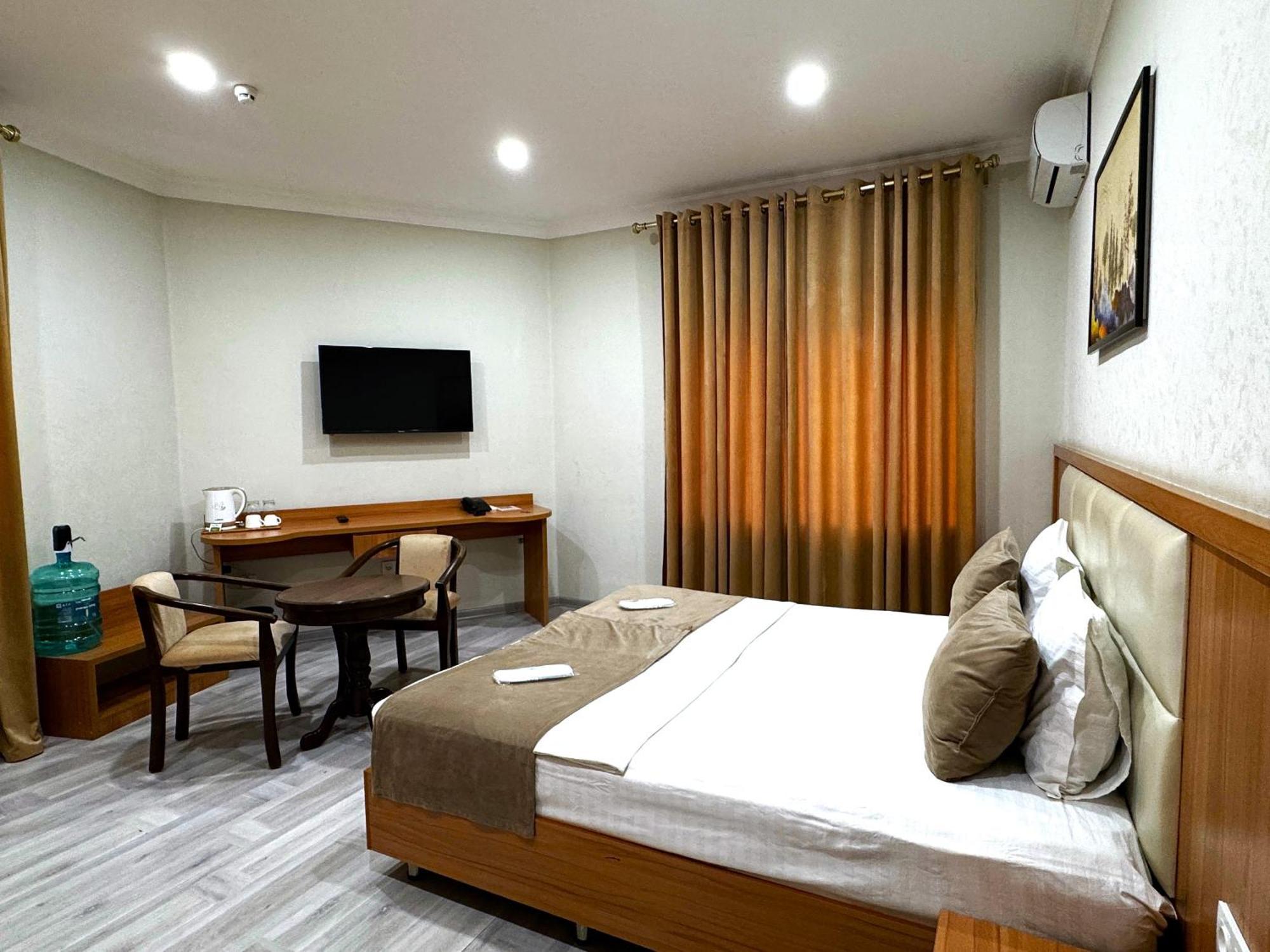 The Moon Tashkent Hotel Екстериор снимка