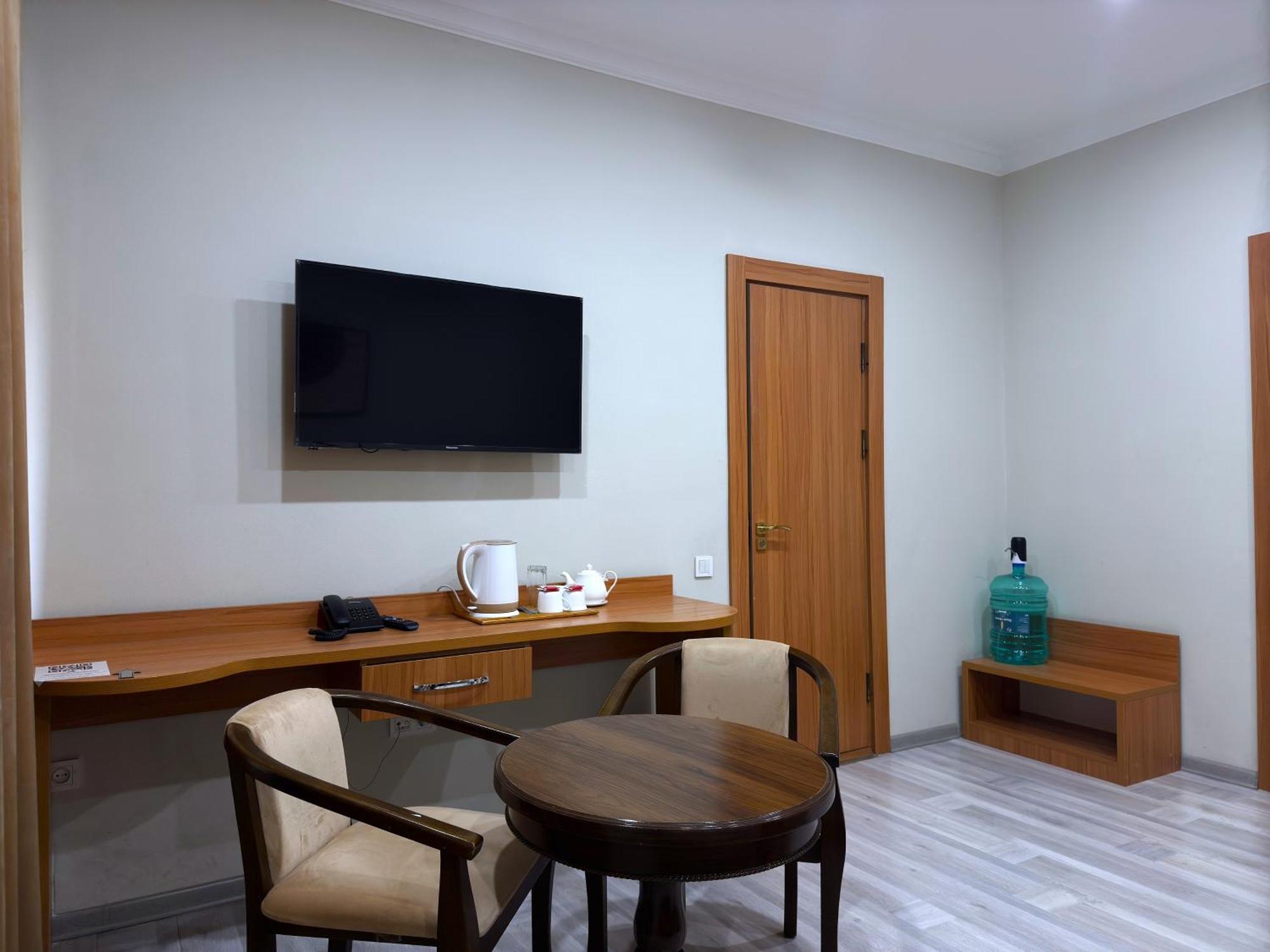 The Moon Tashkent Hotel Екстериор снимка