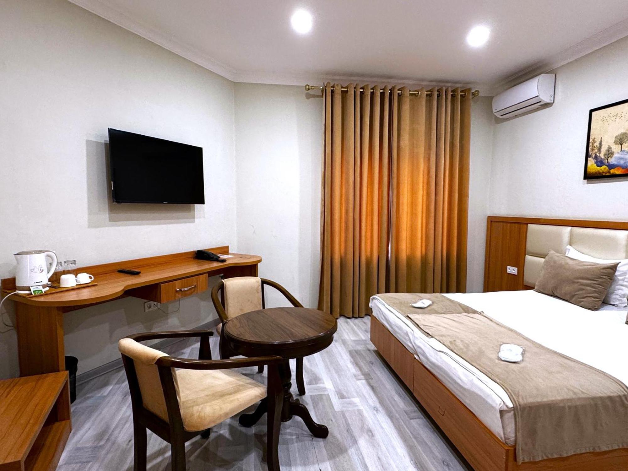 The Moon Tashkent Hotel Екстериор снимка