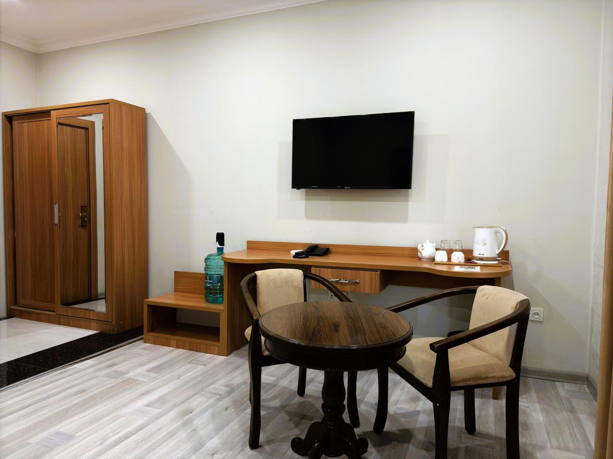 The Moon Tashkent Hotel Екстериор снимка
